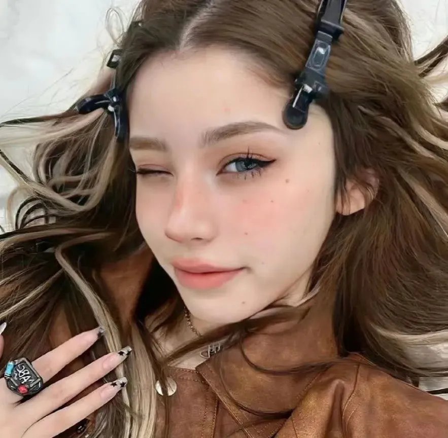 汉娜·盖茨比：道格拉斯